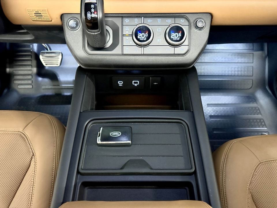 LAND ROVER DEFENDER 90 P525 V8 5.0 525ch BVA8 - Le Hangar Bordelais - image 20