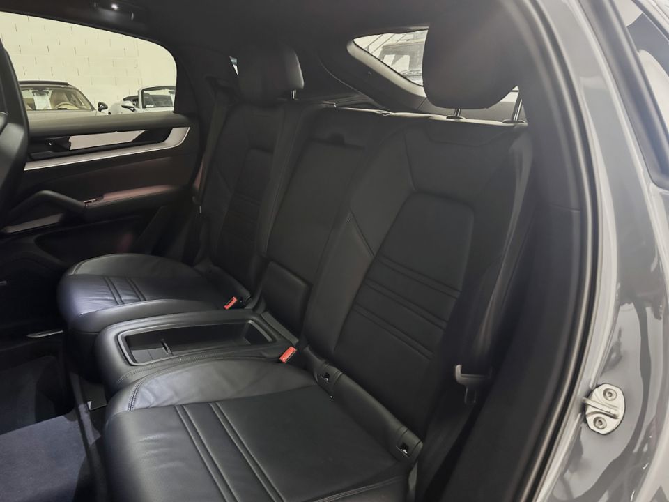 Porsche Cayenne S E-Hybrid Coupé V6 3.0 519ch BVA8 - Performance et Innovation - 128 990 € - image 9