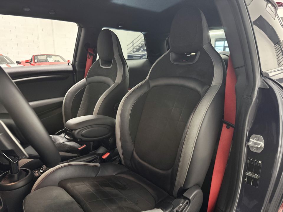 MINI MINI Cooper JCW Edition GP 2.0 306ch BVA8 N°2841/3000 - Le Hangar Bordelais - image 3