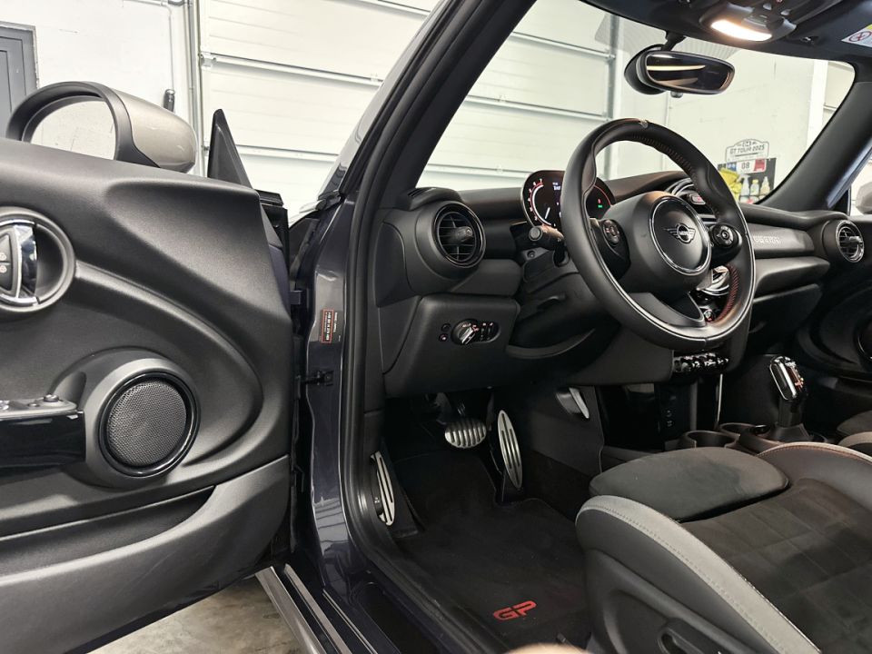 MINI MINI Cooper JCW Edition GP 2.0 306ch BVA8 N°2841/3000 - Le Hangar Bordelais - image 16