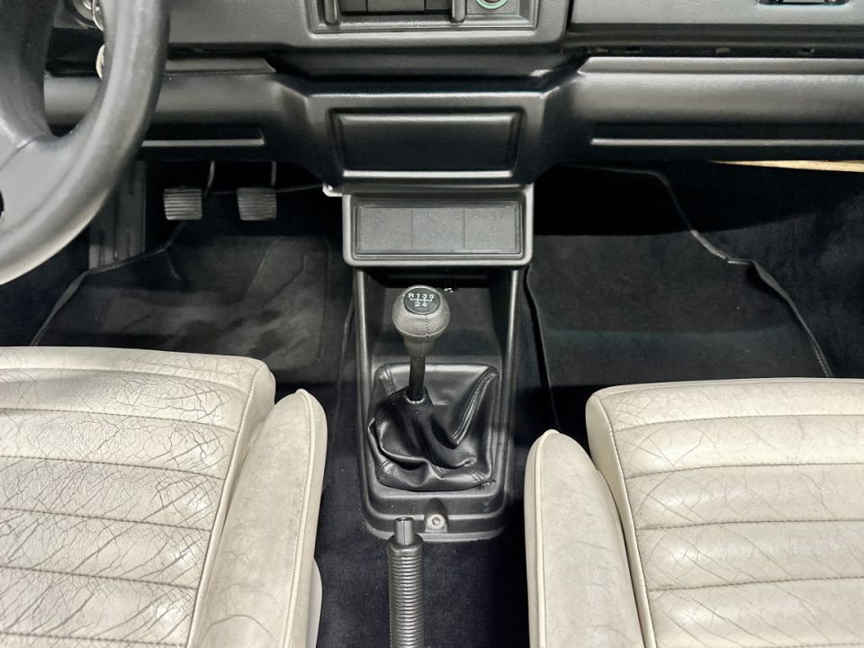 VOLKSWAGEN GOLF I Cabriolet 1.8 112ch BVM5 GLI KARMANN - Le Hangar Bordelais - image 21