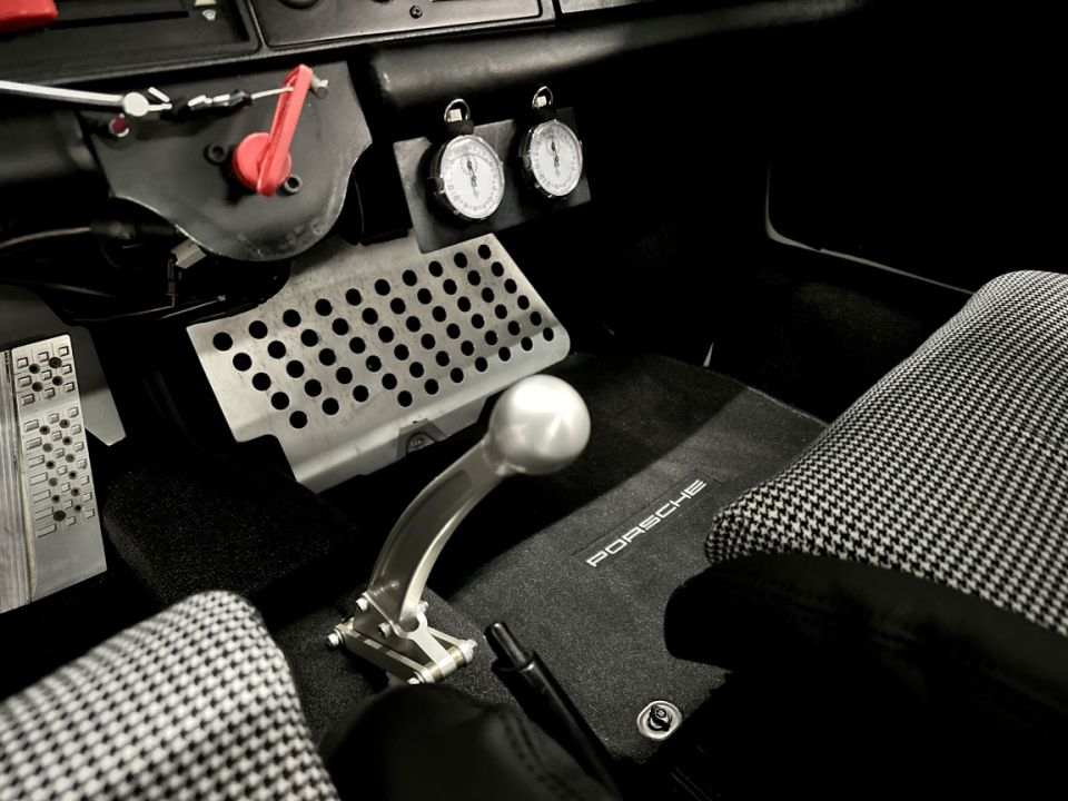 PORSCHE 911 Type 3.2 Coupé 231ch G50 BVM5 Inspiration 2.7 RS - Le Hangar Bordelais - image 13