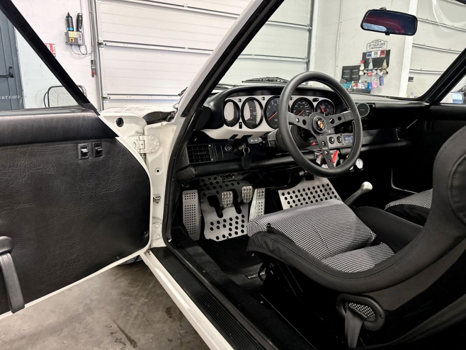 PORSCHE 911 Type 3.2 Coupé 231ch G50 BVM5 Inspiration 2.7 RS - Le Hangar Bordelais - image 16