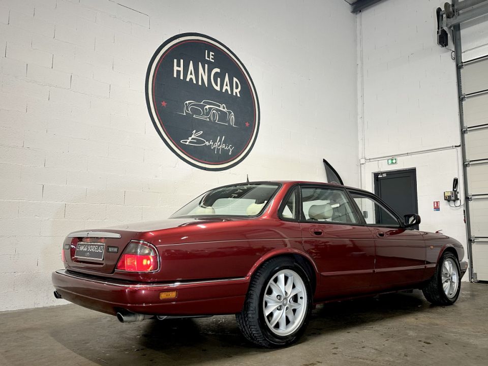 JAGUAR XJ6 SPORT L6 3.2 219ch BVA4 - Berline Rouge Grenat métallisé - 13 990 € - image 19