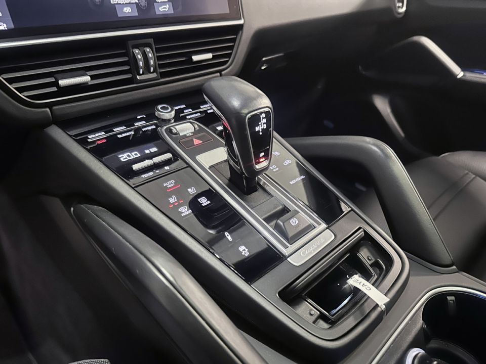 PORSCHE CAYENNE E-Hybride Coupé V6 3.0 462ch Tiptronic8 - Le Hangar Bordelais - image 17