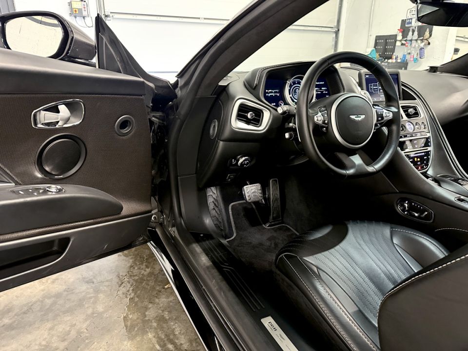 ASTON MARTIN DB11 COUPE V12 5.2 608ch BVA8 - Le Hangar Bordelais - image 17