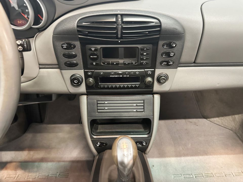 PORSCHE 911 Type 996 Carrera Cabriolet 3.4 300ch BVM6 - Le Hangar Bordelais - image 13