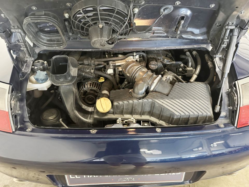 PORSCHE 911 Type 996 Carrera Cabriolet 3.4 300ch BVM6 - Le Hangar Bordelais - image 19