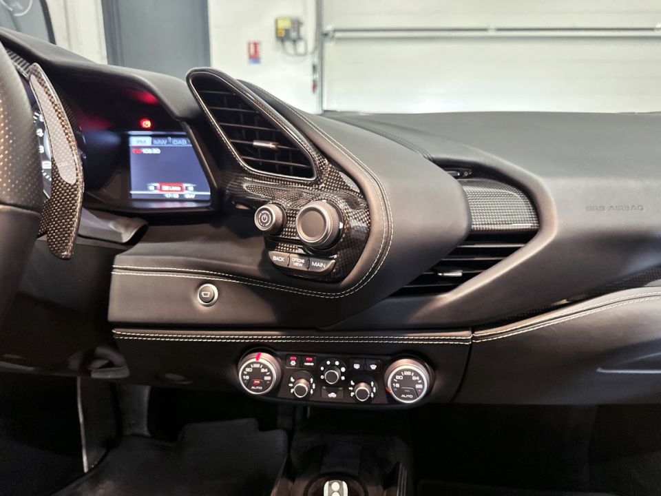 FERRARI 488 GTB Coupé V8 4.0 670ch BVA7 - Le Hangar Bordelais - image 16