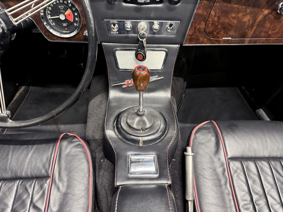 AUSTIN HEALEY 3000 MK III L6 2.9 BJ8 150ch BVM4 Overdrive Cabriolet - Le Hangar Bordelais - image 16