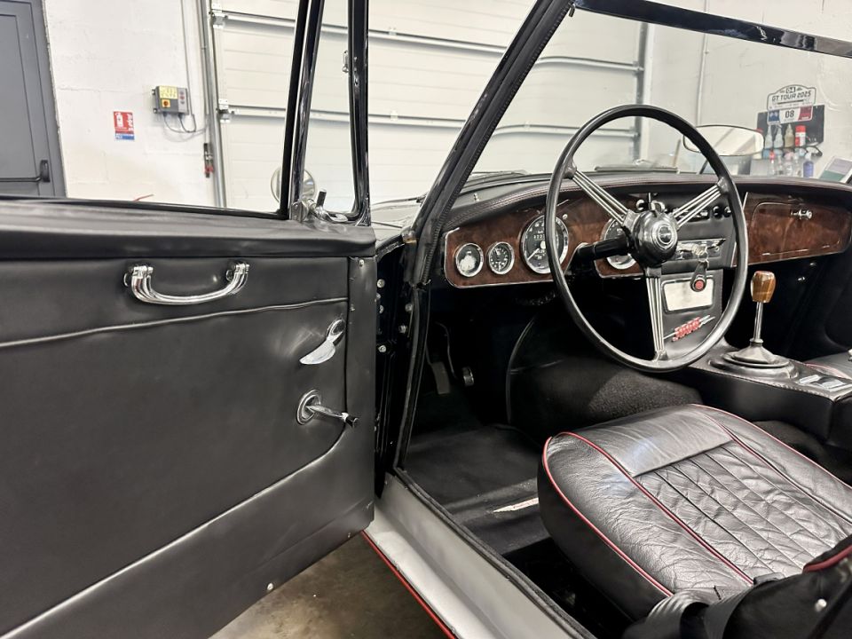 AUSTIN HEALEY 3000 MK III L6 2.9 BJ8 150ch BVM4 Overdrive Cabriolet - Le Hangar Bordelais - image 17