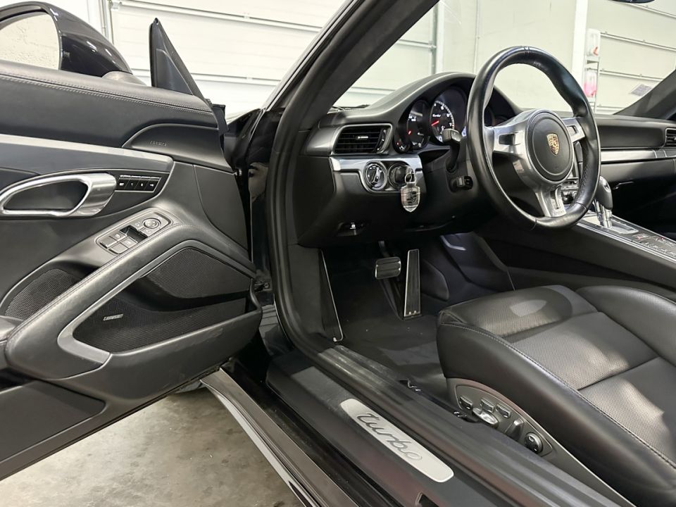 PORSCHE 911 Type 991 Turbo Coupé 3.8 520ch PDK7 - Le Hangar Bordelais - image 17