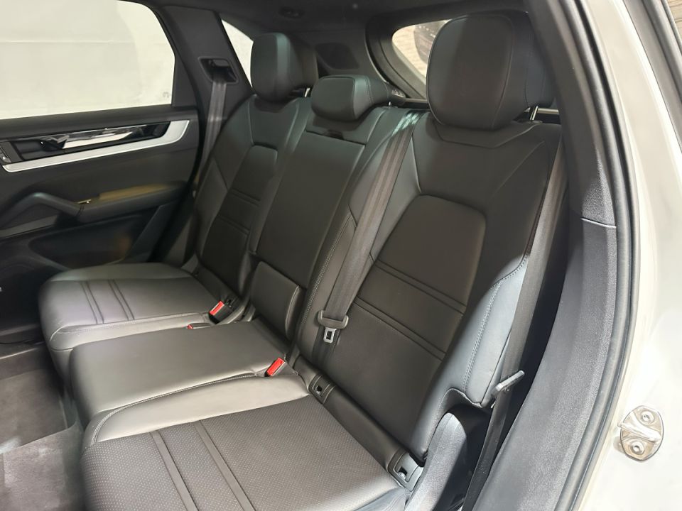 PORSCHE CAYENNE E-Hybrid V6 3.0 470ch Tiptronic 8 - Le Hangar Bordelais - image 9