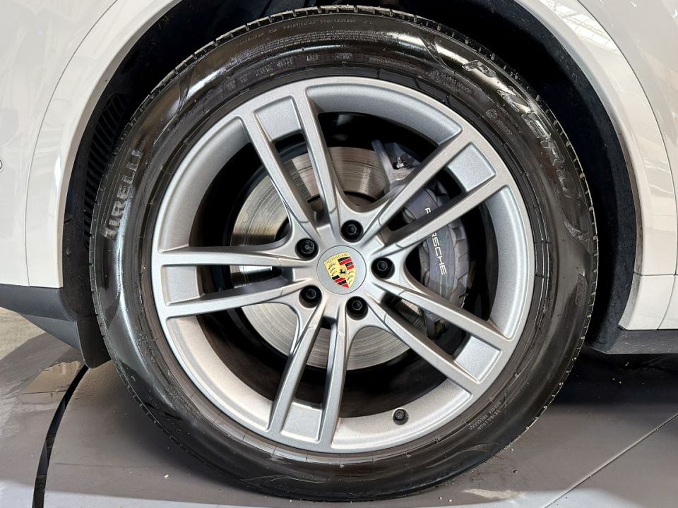 PORSCHE CAYENNE E-Hybrid V6 3.0 470ch Tiptronic 8 - Le Hangar Bordelais - image 15