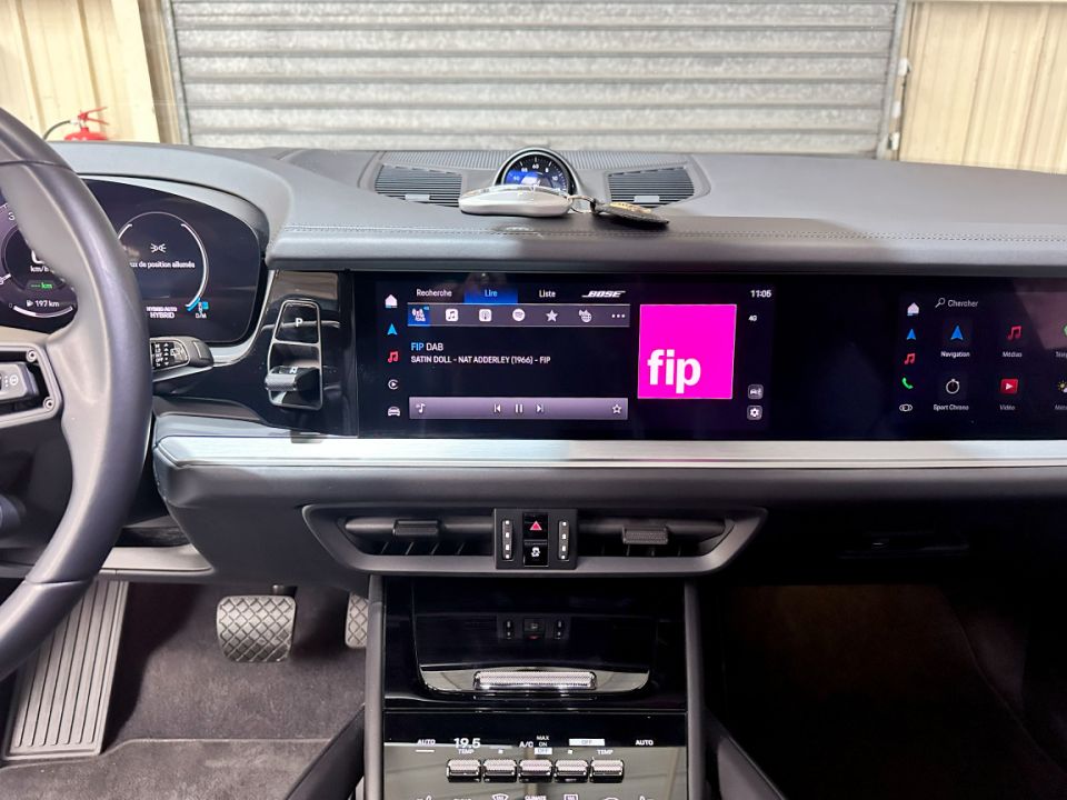 PORSCHE CAYENNE E-Hybrid V6 3.0 470ch Tiptronic 8 - Le Hangar Bordelais - image 16