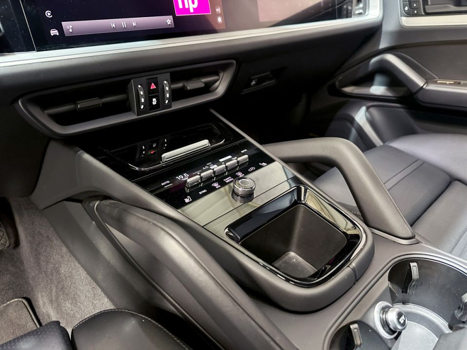 PORSCHE CAYENNE E-Hybrid V6 3.0 470ch Tiptronic 8 - Le Hangar Bordelais - image 18