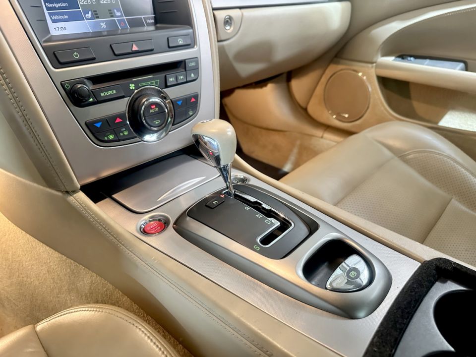 JAGUAR XK-R Coupé V8 4.2 416ch BVA6 - Le Hangar Bordelais - image 16