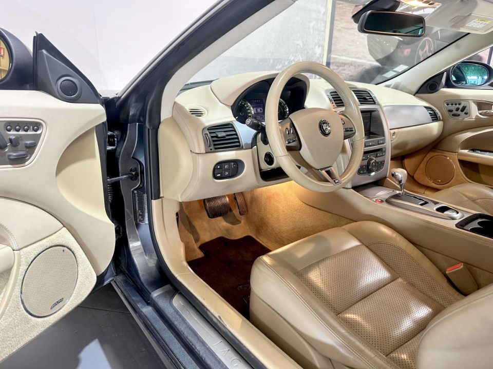 JAGUAR XK-R Coupé V8 4.2 416ch BVA6 - Le Hangar Bordelais - image 17