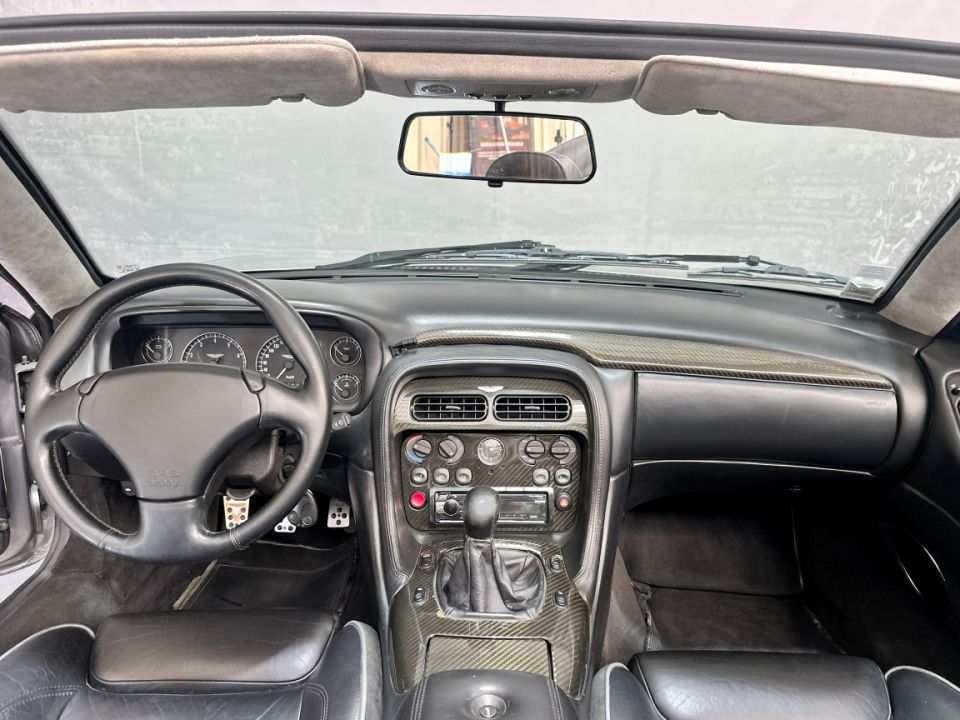 ASTON MARTIN DB7 VANTAGE Volante V12 5.9 420ch BVM5 - Le Hangar Bordelais - image 9