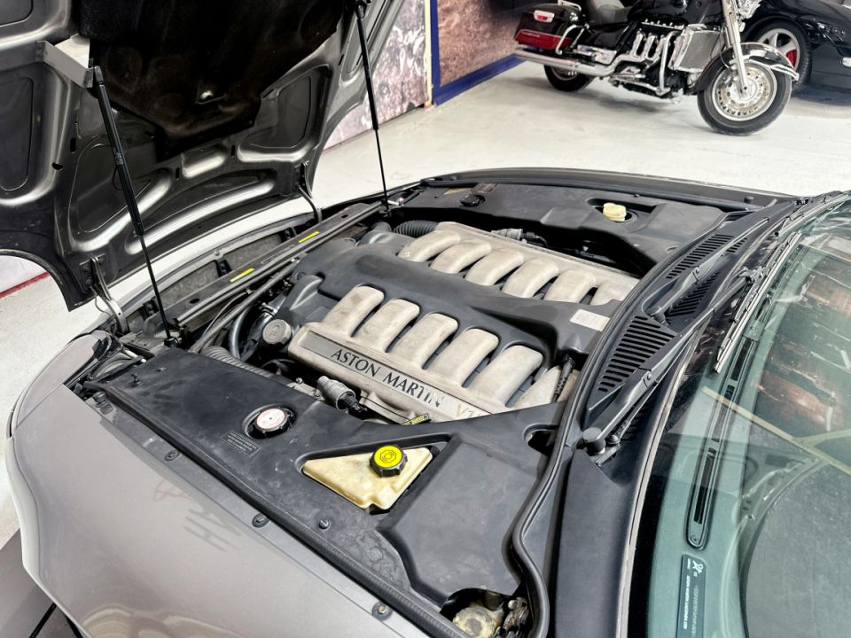 ASTON MARTIN DB7 VANTAGE Volante V12 5.9 420ch BVM5 - Le Hangar Bordelais - image 20