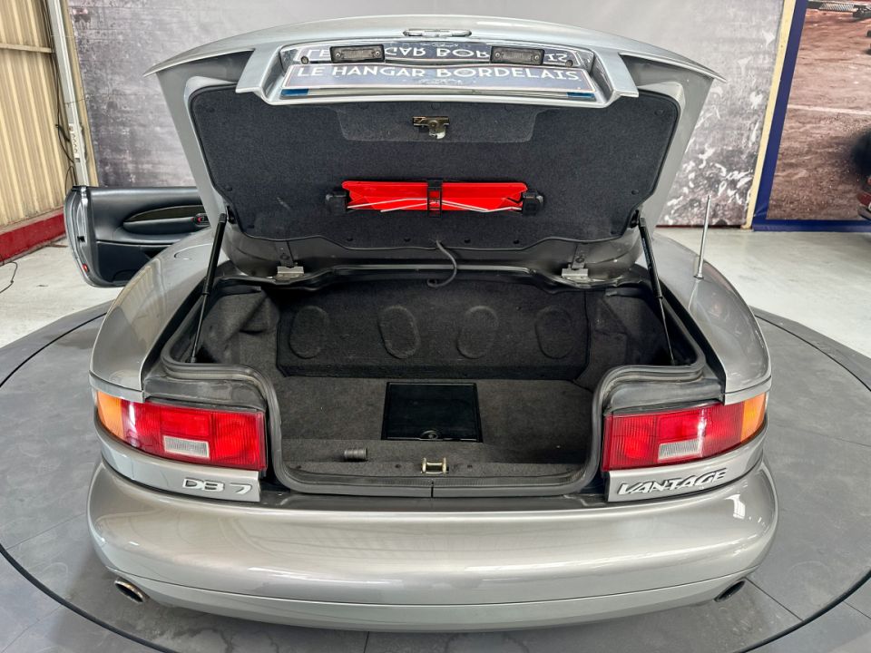 ASTON MARTIN DB7 VANTAGE Volante V12 5.9 420ch BVM5 - Le Hangar Bordelais - image 21