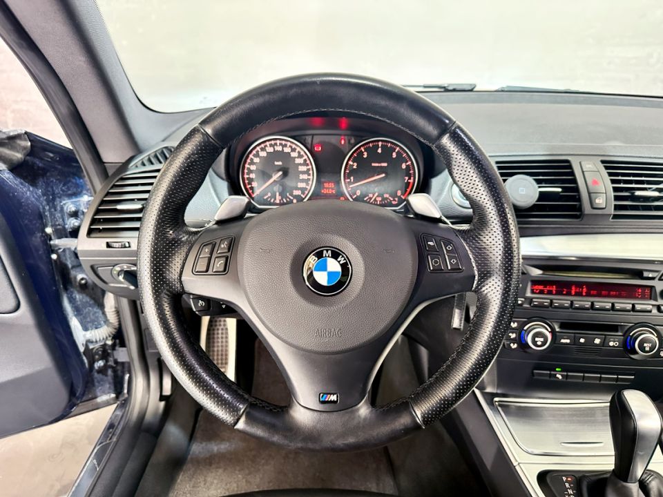 B.M.W. SERIE 1 135i E82 L6 306ch BVA6 Sport Design - Le Hangar Bordelais - image 11