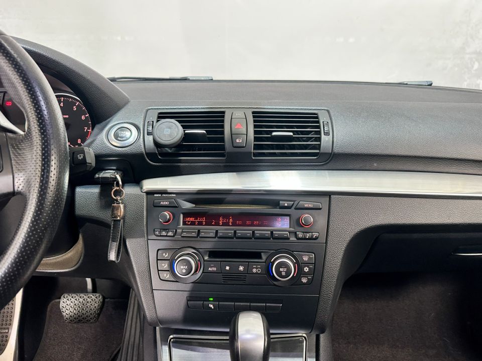 B.M.W. SERIE 1 135i E82 L6 306ch BVA6 Sport Design - Le Hangar Bordelais - image 14