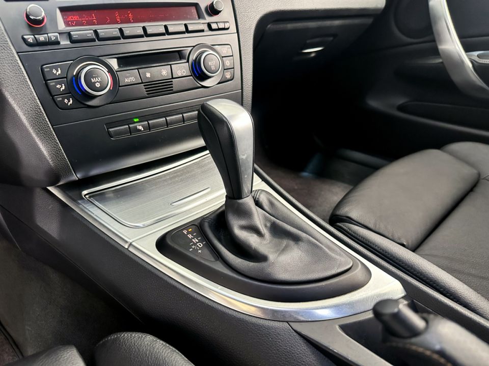 B.M.W. SERIE 1 135i E82 L6 306ch BVA6 Sport Design - Le Hangar Bordelais - image 15