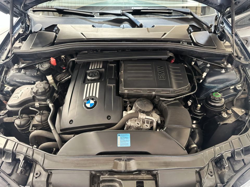 B.M.W. SERIE 1 135i E82 L6 306ch BVA6 Sport Design - Le Hangar Bordelais - image 19