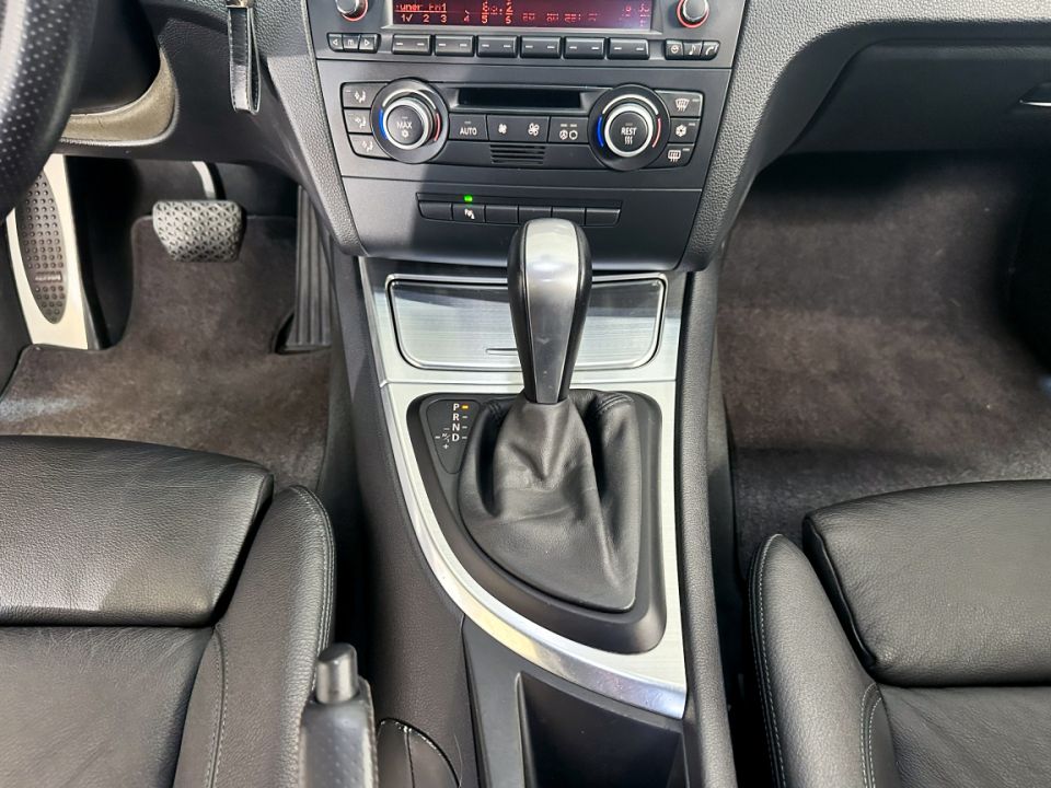 B.M.W. SERIE 1 135i E82 L6 306ch BVA6 Sport Design - Le Hangar Bordelais - image 20