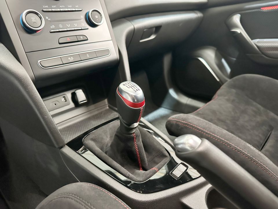 RENAULT MEGANE RS Trophy R 1.8 TCE 300ch BVM6 Pack Record 17/500 - Le Hangar Bordelais - image 13