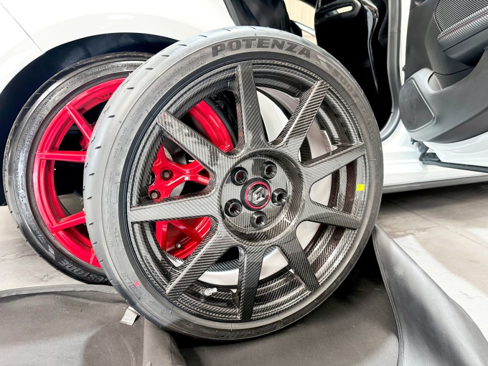 RENAULT MEGANE RS Trophy R 1.8 TCE 300ch BVM6 Pack Record 17/500 - Le Hangar Bordelais - image 18