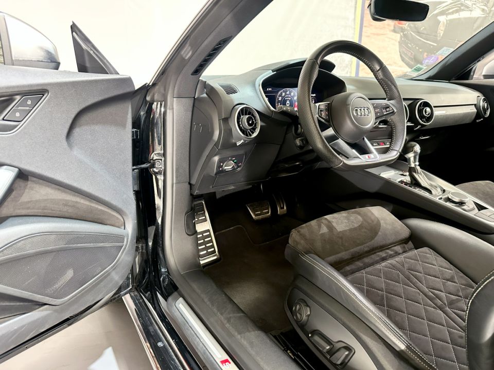 AUDI TTS COUPE 40 TFSI 2.0 306ch S-Tronic 7 Quattro - Le Hangar Bordelais - image 17
