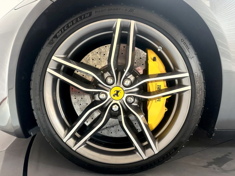 FERRARI FF V12 6.3 660ch BVA7 - Le Hangar Bordelais - image 15