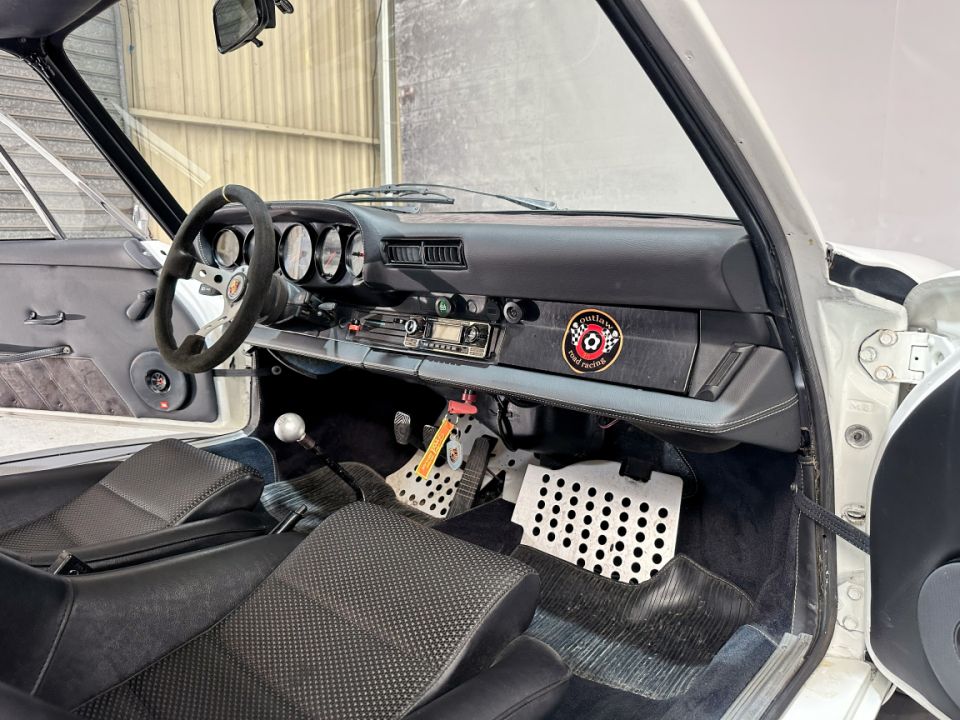 PORSCHE 911 Coupé 2.7 200ch BVM5 Inspiration RSR - Le Hangar Bordelais - image 16