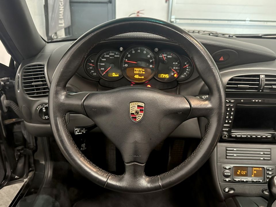 PORSCHE 911 Type 996 Carrera 4S Cabriolet 3.6 320ch BVM6 - Le Hangar Bordelais - image 11