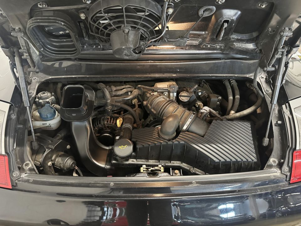 PORSCHE 911 Type 996 Carrera 4S Cabriolet 3.6 320ch BVM6 - Le Hangar Bordelais - image 20