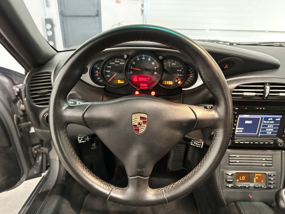 PORSCHE 911 Type 996 Carrera 4S Coupé 3.6 320ch BVM6 - Le Hangar Bordelais - image 9