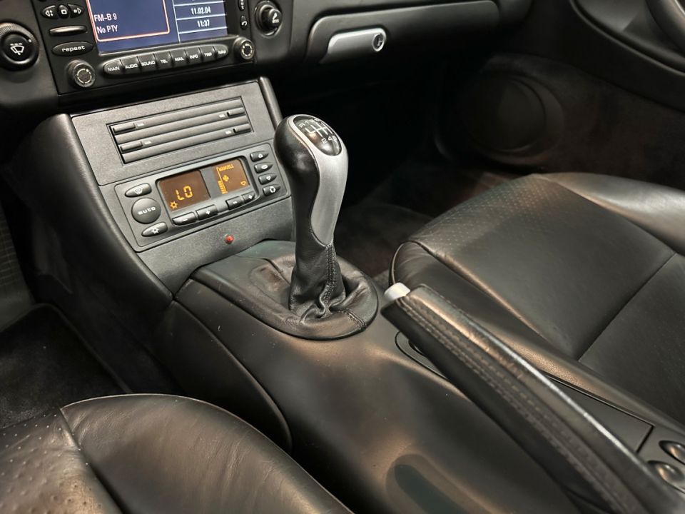 PORSCHE 911 Type 996 Carrera 4S Coupé 3.6 320ch BVM6 - Le Hangar Bordelais - image 13