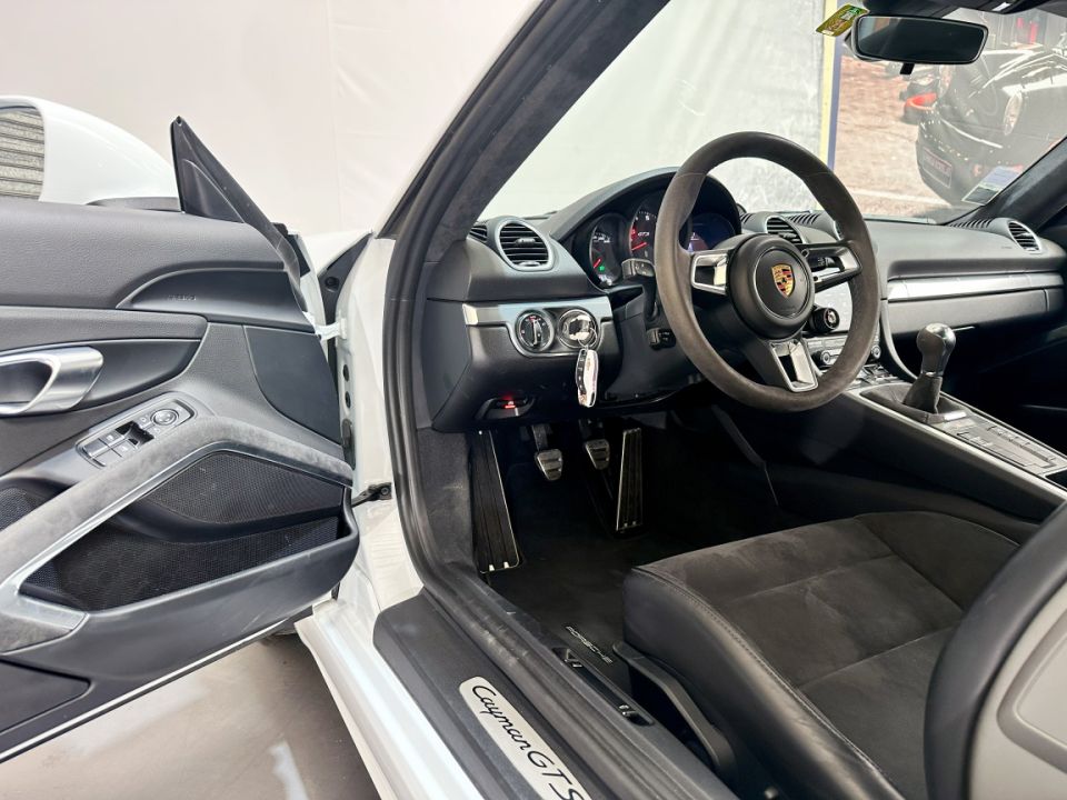 PORSCHE CAYMAN Type 718 GTS 4.0 400ch BVM6 - Le Hangar Bordelais - image 16
