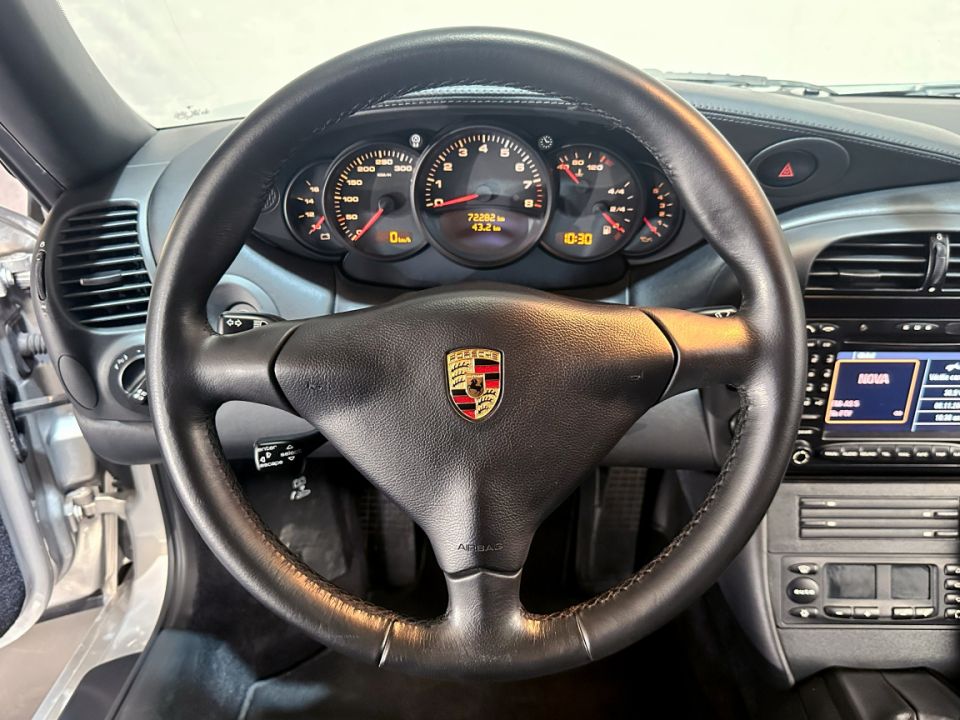 PORSCHE 911 Type 996.2 Carrera 4S Coupé 3.6 320ch BVM6 - Le Hangar Bordelais - image 9