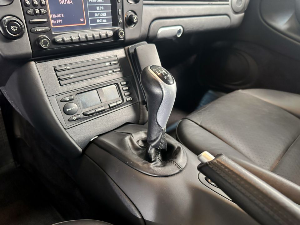 PORSCHE 911 Type 996.2 Carrera 4S Coupé 3.6 320ch BVM6 - Le Hangar Bordelais - image 13
