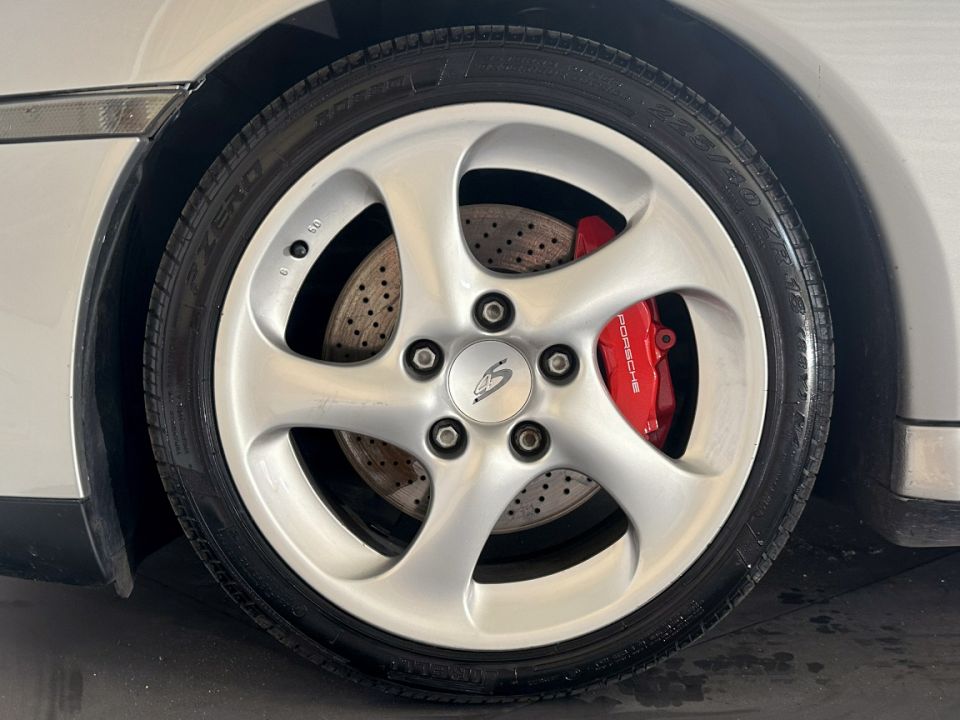 PORSCHE 911 Type 996.2 Carrera 4S Coupé 3.6 320ch BVM6 - Le Hangar Bordelais - image 15