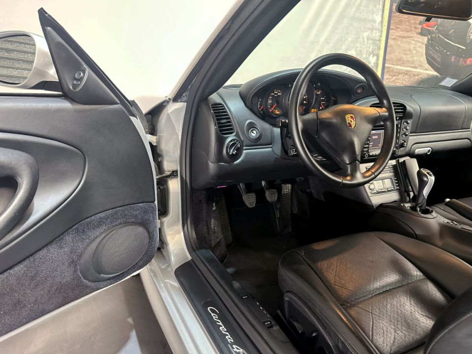 PORSCHE 911 Type 996.2 Carrera 4S Coupé 3.6 320ch BVM6 - Le Hangar Bordelais - image 16