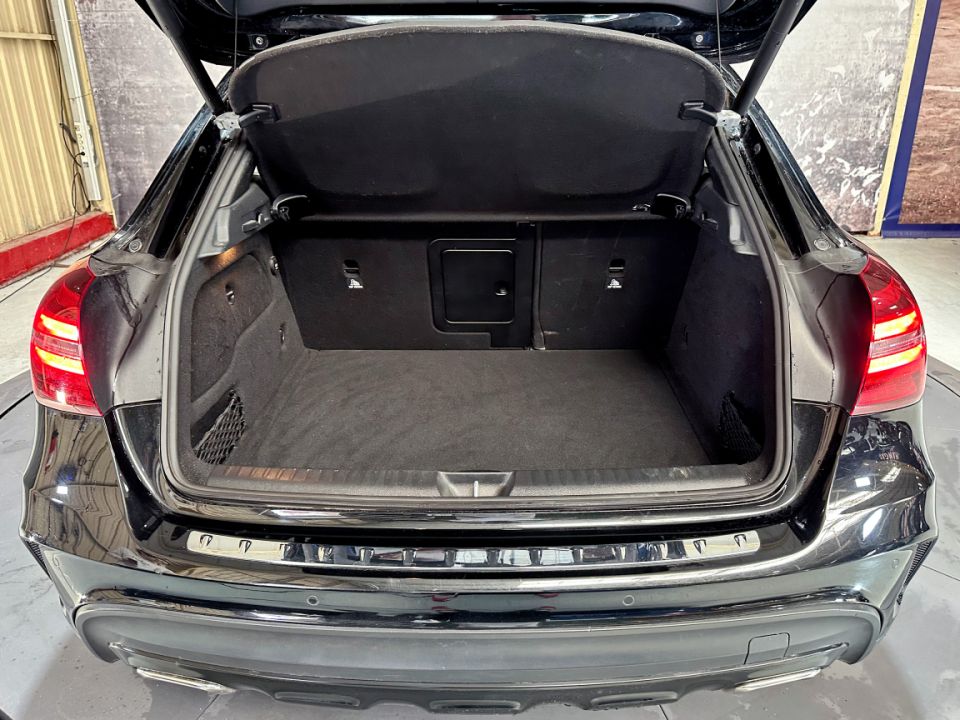 MERCEDES CLASSE GLA 200 CDI 2.2 136ch Fascination 7-G DCT - Le Hangar Bordelais - image 20