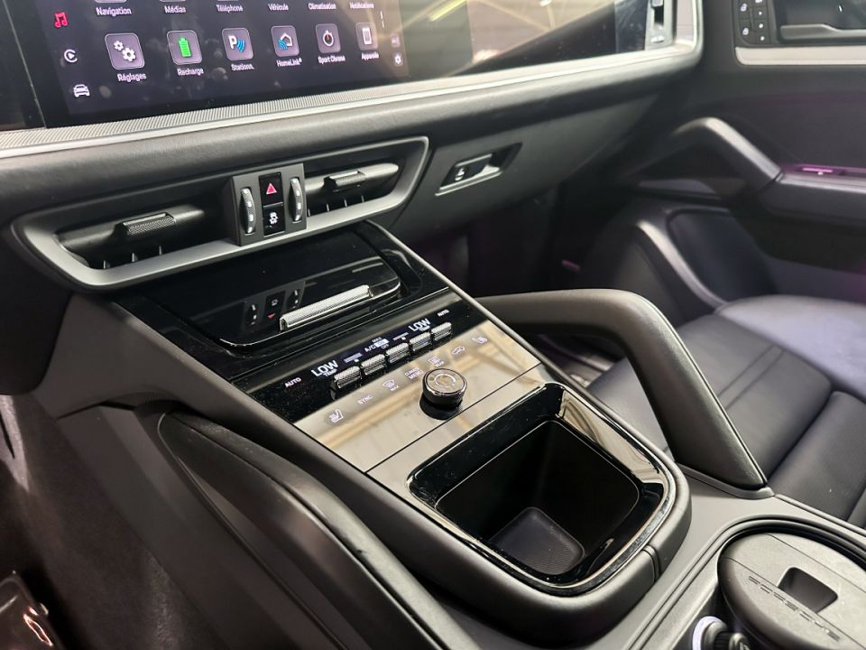PORSCHE CAYENNE E-Hybrid Coupé V6 3.0 470ch Tiptronic 8 - Le Hangar Bordelais - image 17