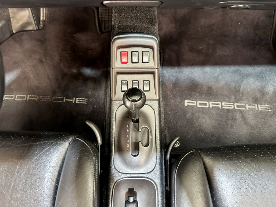 PORSCHE 911 Type 993 Carrera Coupé 3.6 272ch Tiptronic S - Le Hangar Bordelais - image 20