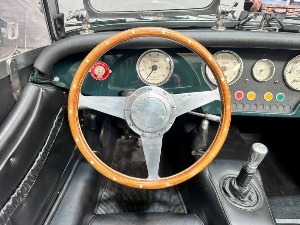 MORGAN 4/4 1.8 Duratec 126ch BVM5 70th Anniversary - Le Hangar Bordelais - image 9