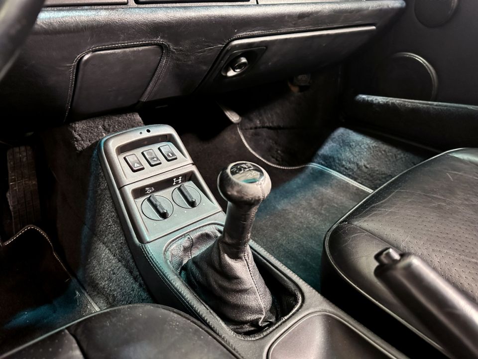 PORSCHE 911 Type 964 Carrera 4 Coupé 3.6 250ch BVM5 - Le Hangar Bordelais - image 16