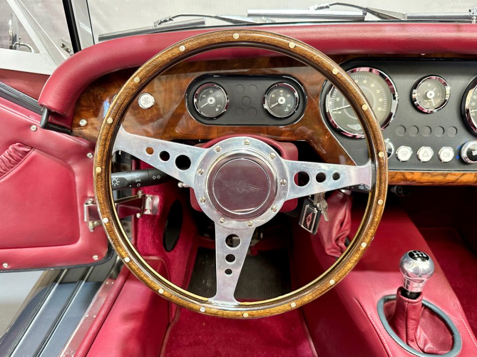 MORGAN PLUS 4 2.0 156ch BVM5 - Le Hangar Bordelais - image 9